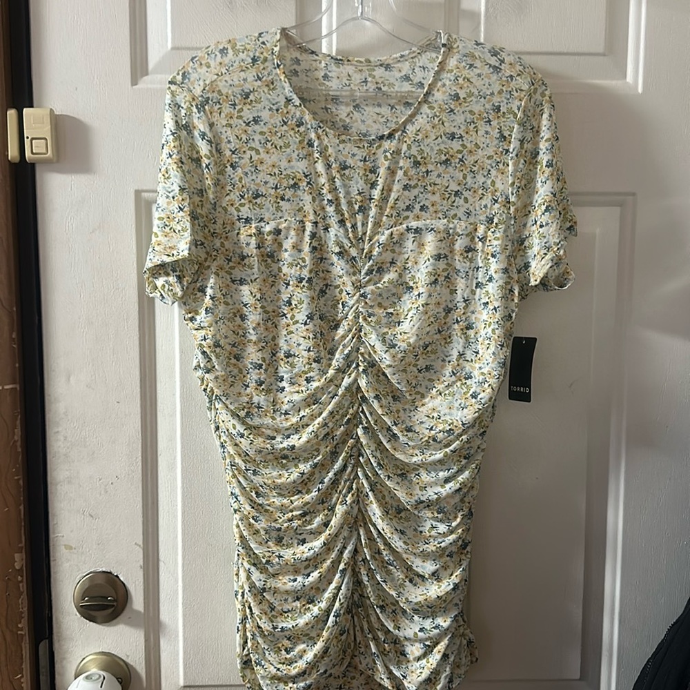 TORRID Stretch Mesh Crew Neck Ruched Top: DITSY FLORAL: NEW WITH TAGS: 0 (L)